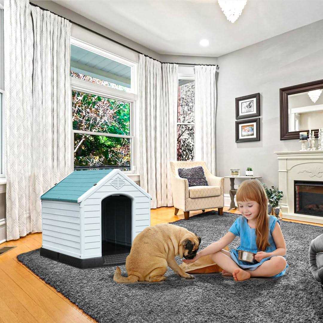 Plastic Dog House C982