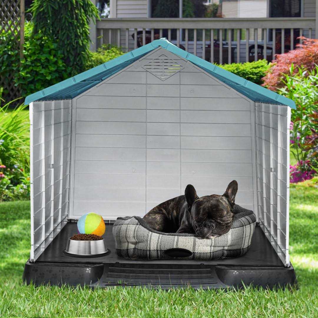 Plastic Dog House C982