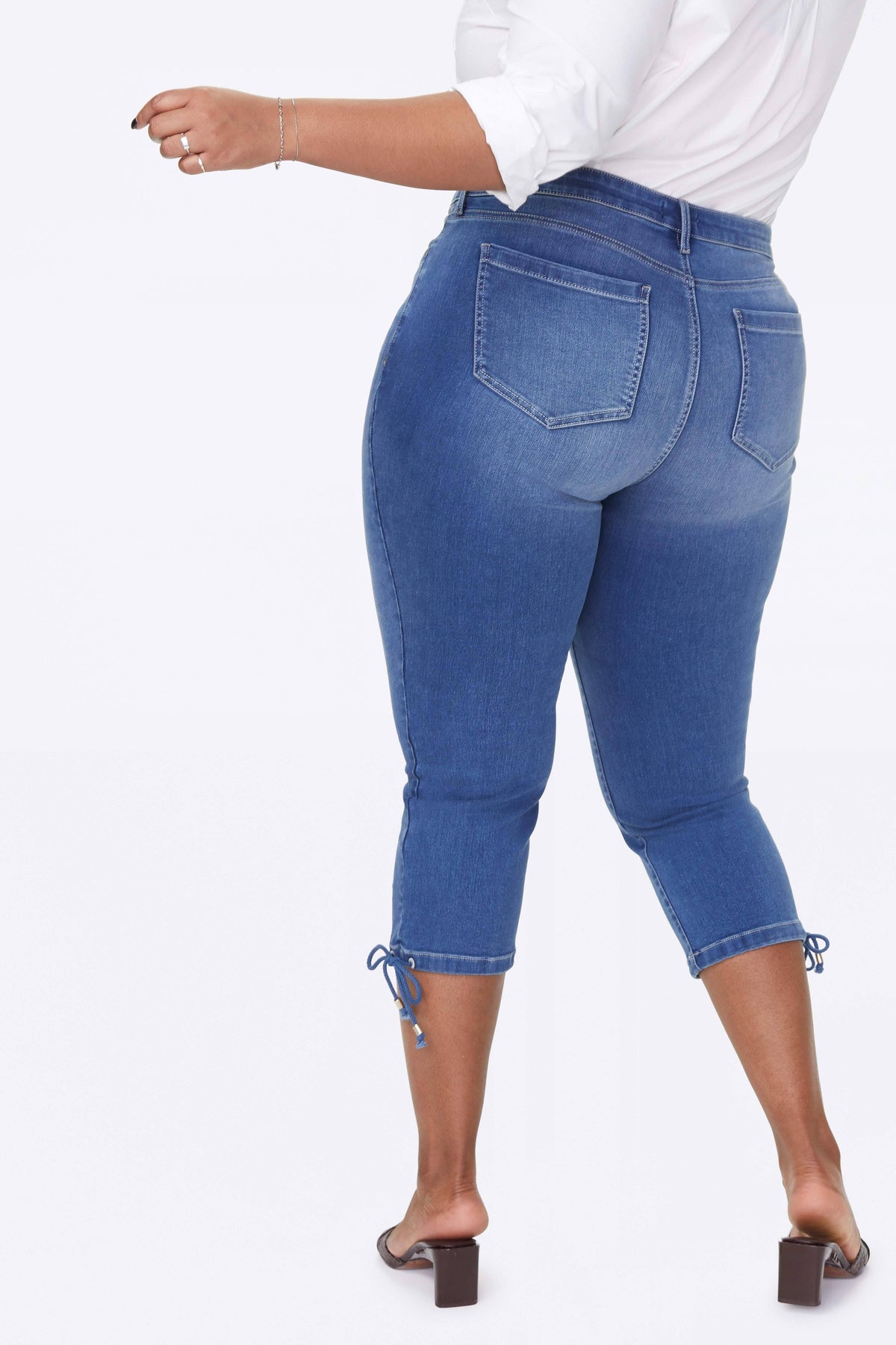Capris with Drawcord Hem, Size 28 W E965