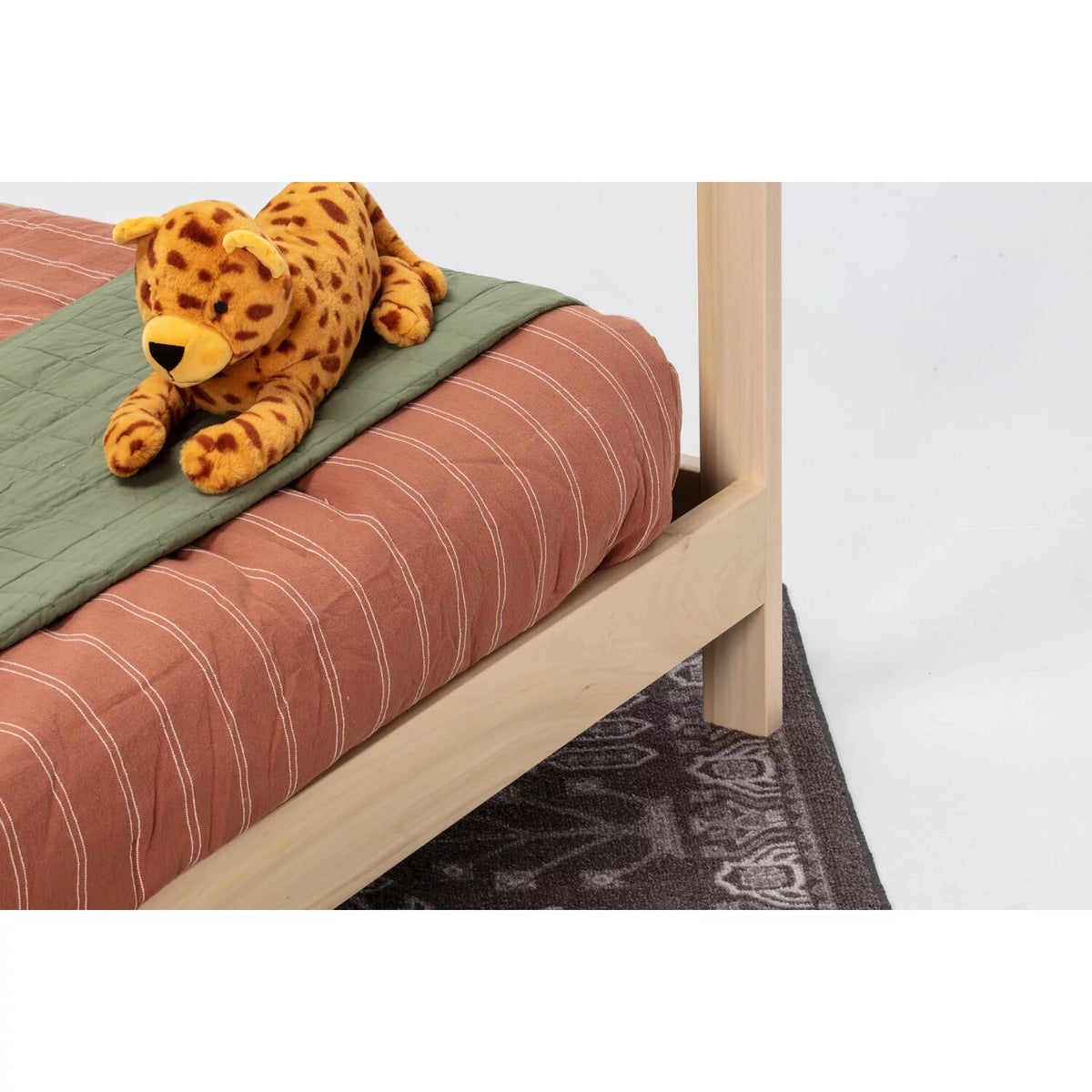Full Size House Bed with Raised Base R8088
